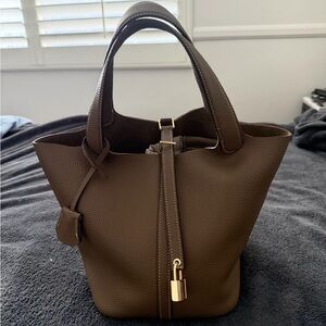 Elegant Taupe Leather Tote Bag